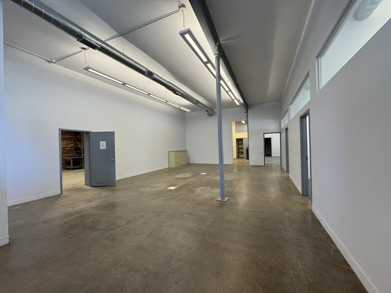 452 N Claremont Ave, Chicago, IL for lease - Building Photo - Image 3 of 15