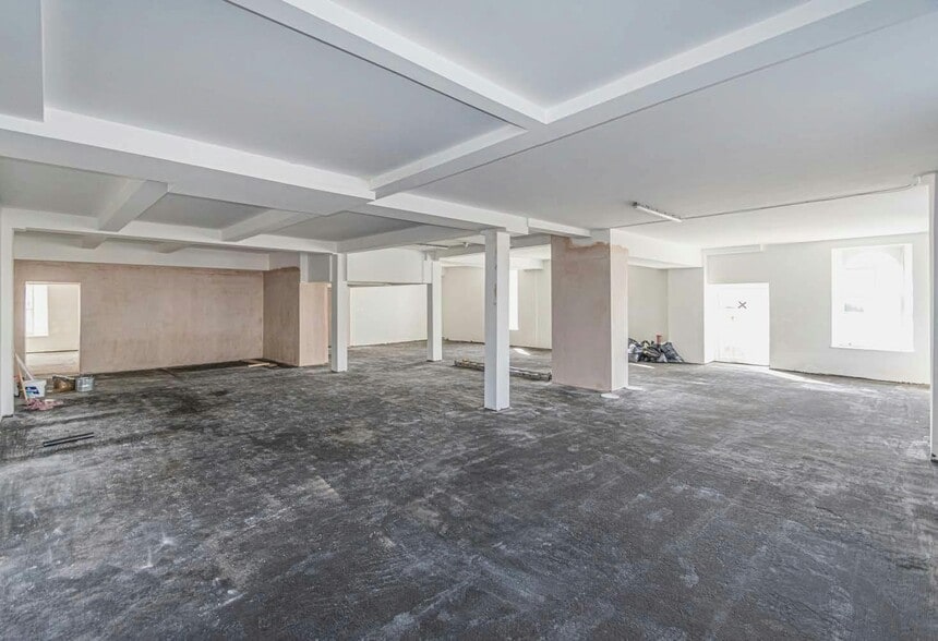 Victory Rd, Portland for lease - Interior Photo - Image 3 of 7