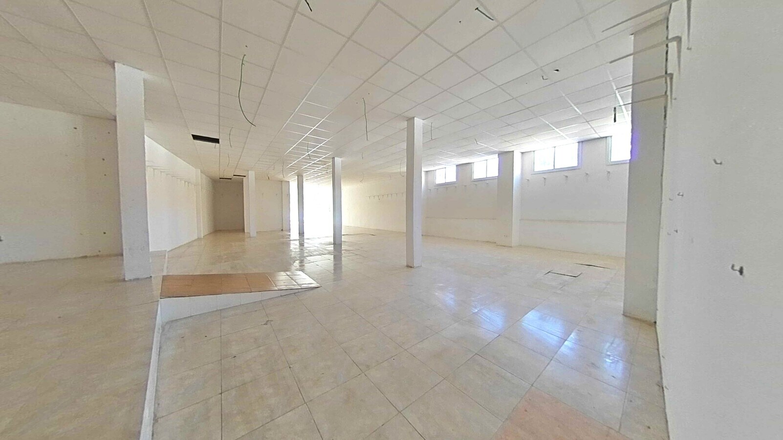 Zuera, ZAR 50800 - - - Interior Photo - Image 1 of 6