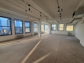 345 Seventh Ave, New York, NY for lease Building Photo- Image 2 of 4