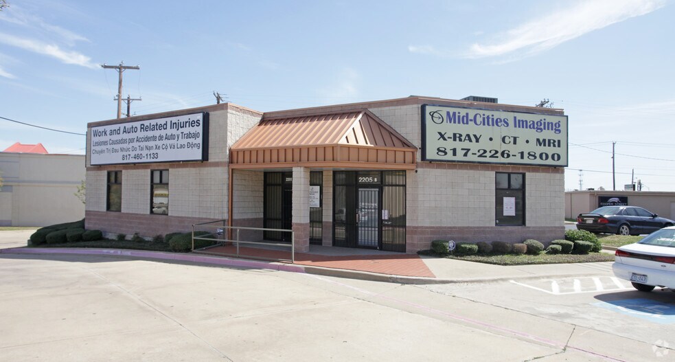 2205 Southgate St, Arlington, TX for sale - Primary Photo - Image 1 of 1