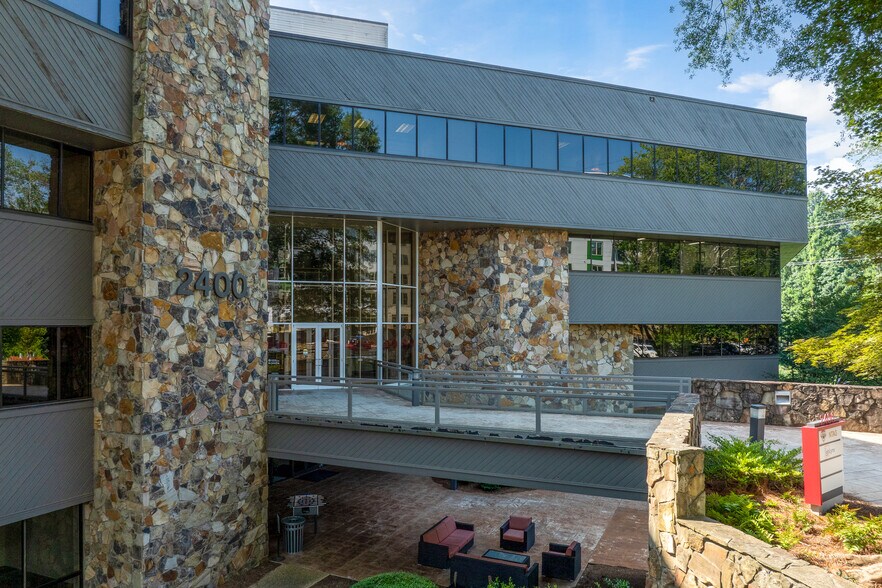 2400 Lake Park - Life Science