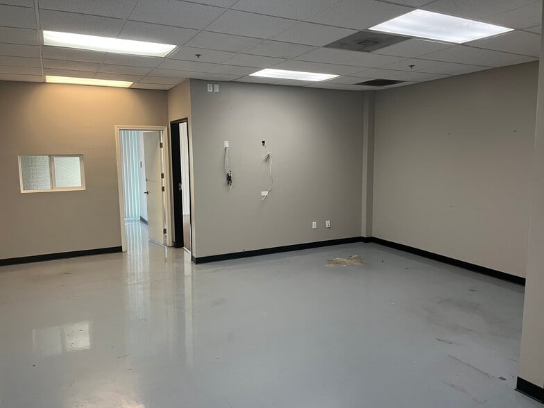 28301-28315 Constellation Rd, Valencia, CA for sale - Building Photo - Image 2 of 9