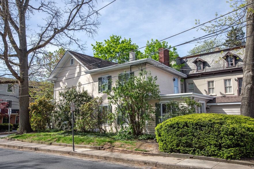 69 E Oakland Ave, Doylestown, PA for sale - Building Photo - Image 2 of 27