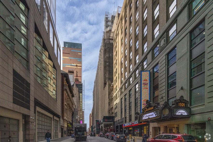 Office in New York, NY for sale - Primary Photo - Image 1 of 1
