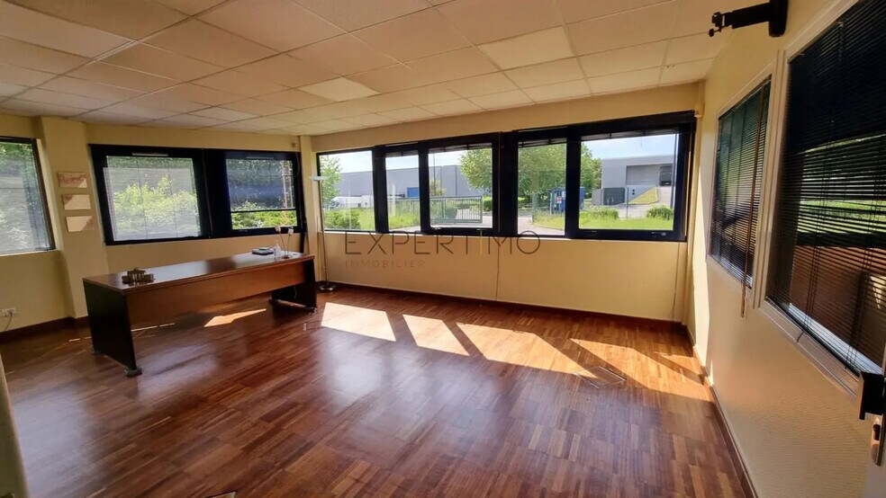 Industrial in Le Vaudreuil for lease - Interior Photo - Image 3 of 12