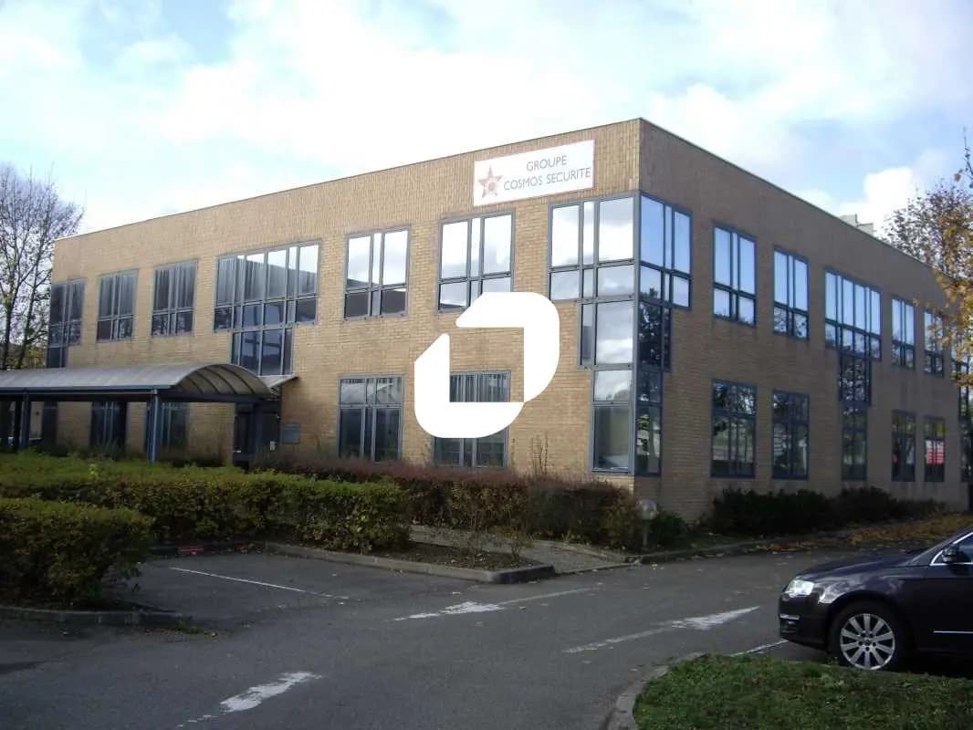 Flex in Montigny-le-Bretonneux for sale Building Photo- Image 1 of 9