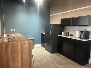 560 5th St NW, Grand Rapids, MI for lease Building Photo- Image 1 of 4