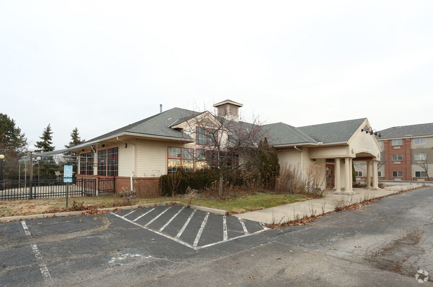 3799 Park Mill Run Dr, Hilliard, OH for sale - Primary Photo - Image 1 of 1