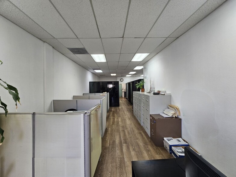 17806 Pioneer Blvd, Artesia, CA for lease - Building Photo - Image 3 of 8