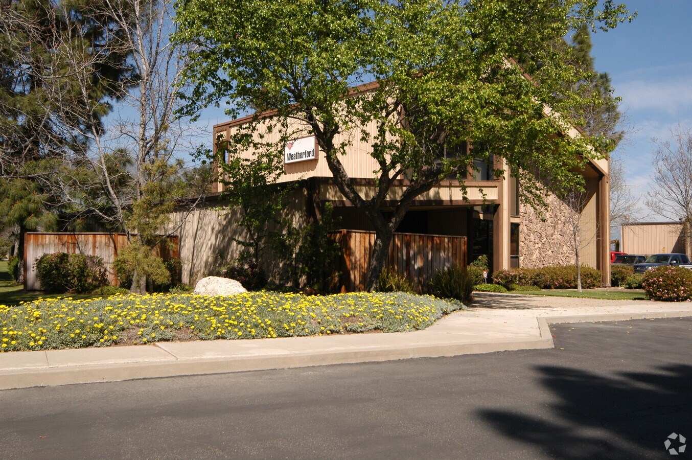 201 S Hallock Dr, Santa Paula, CA 93060