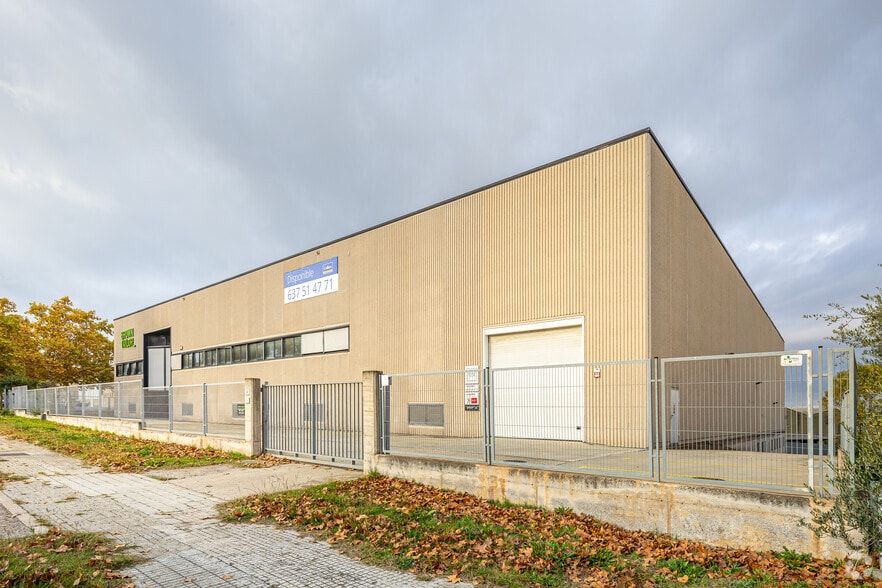 Carrer de Ramon Farguell, 51-53, Manresa, Barcelona for sale - Building Photo - Image 3 of 8