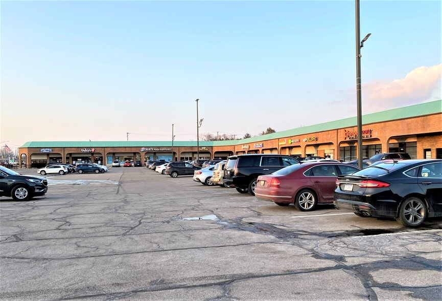 3614-3674 Rochester Rd, Troy, MI for lease - Building Photo - Image 2 of 7
