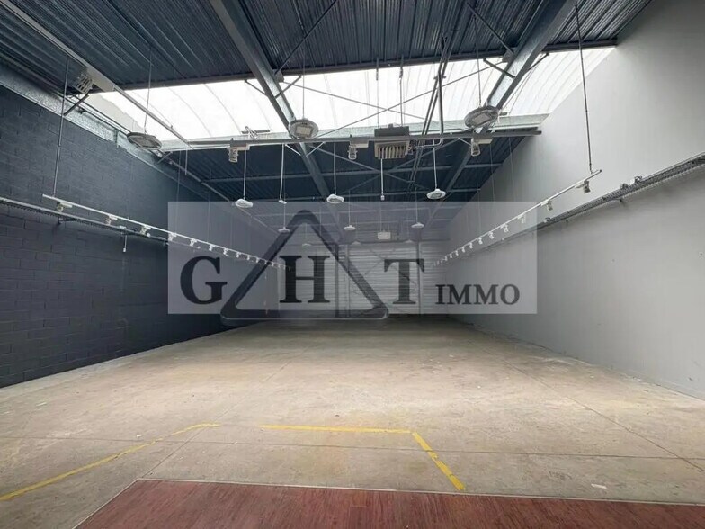 Office in Vaux-le-Pénil for lease - Interior Photo - Image 3 of 9