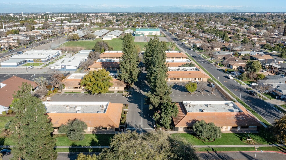 4844 N 1st St, Fresno, CA for sale - Building Photo - Image 2 of 6