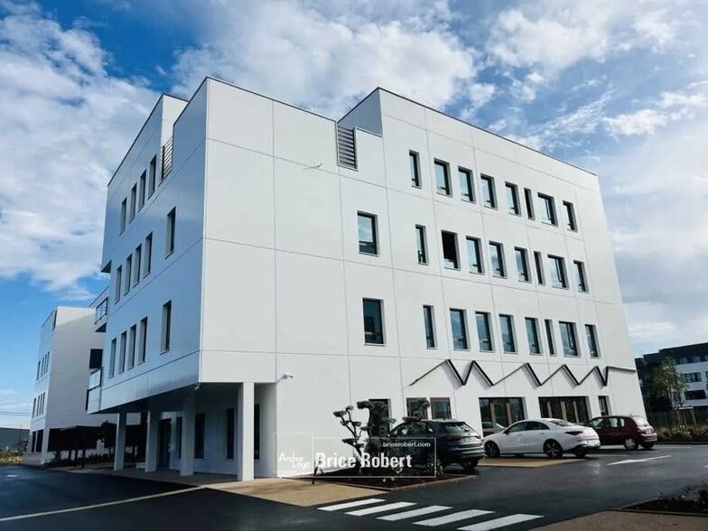 Office in Genas for sale - Building Photo - Image 2 of 15