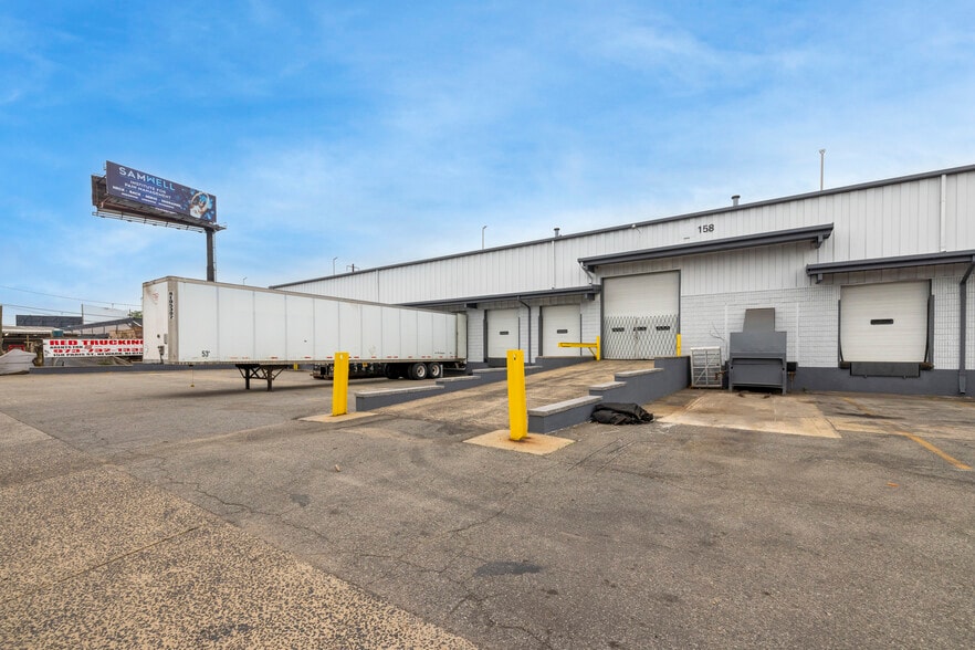 136-158 Paris St, Newark, NJ for lease - Building Photo - Image 1 of 3