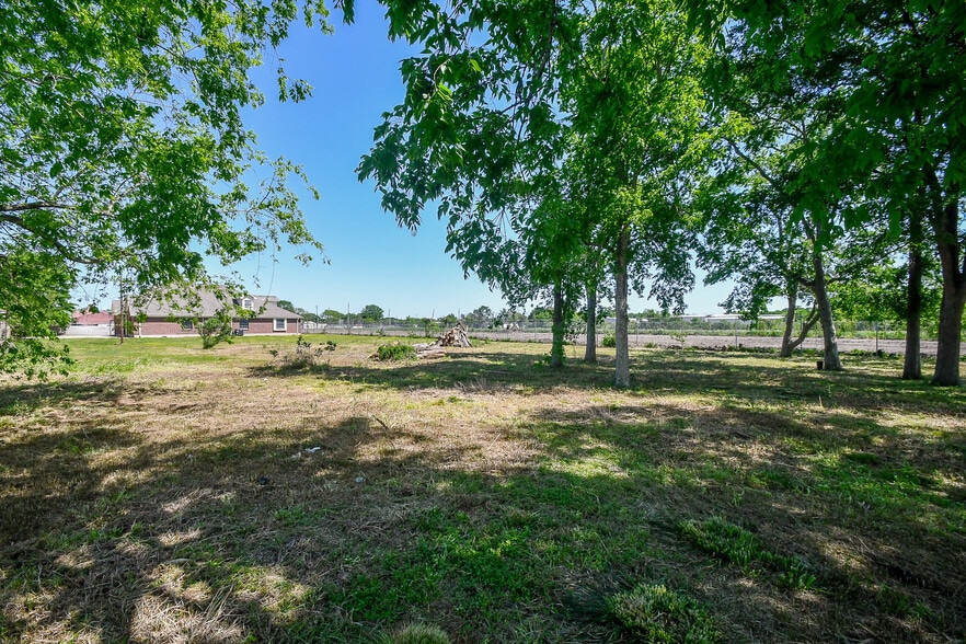 1411 1/2 Guadalupe St, Stafford, TX for sale - Building Photo - Image 2 of 18