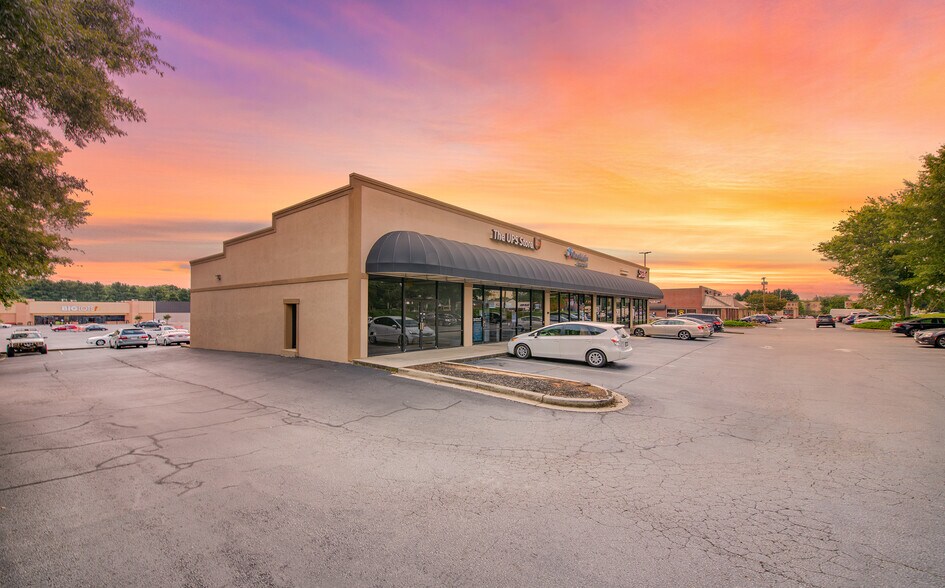 1021-1023 S Pendleton St, Easley, SC for sale - Building Photo - Image 1 of 1