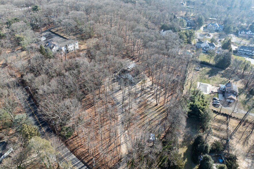 20 Sunken Meadow Rd, Northport, NY for sale - Primary Photo - Image 1 of 1