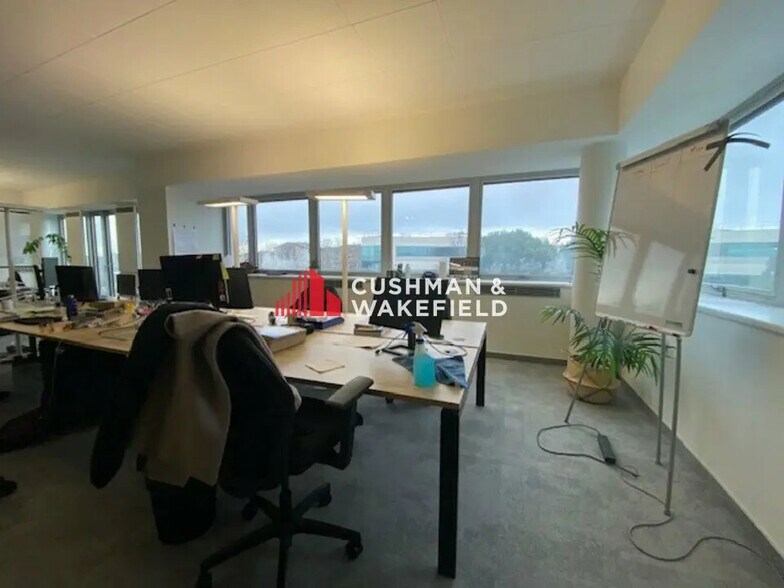 Office in Toulouse for lease - Building Photo - Image 3 of 12