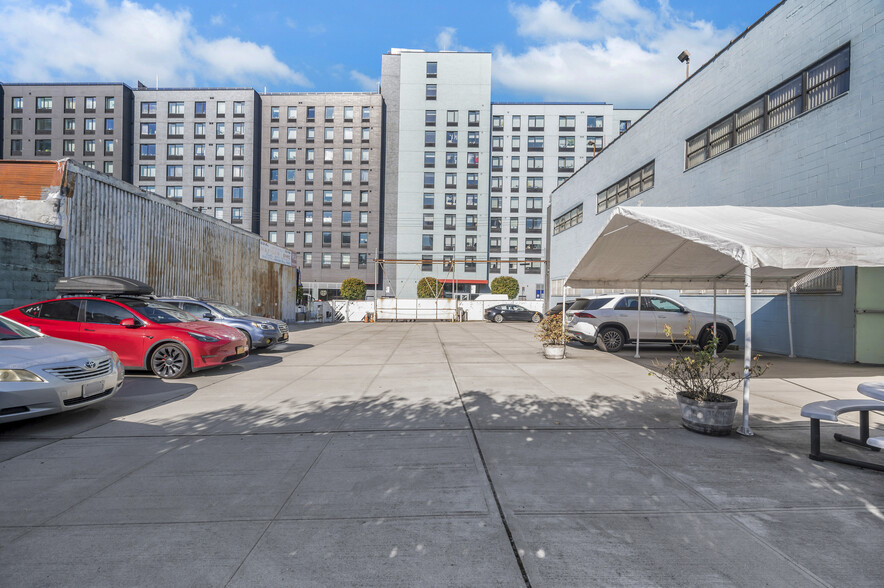 133-50 41st Ave, Flushing, NY for lease - Building Photo - Image 3 of 6