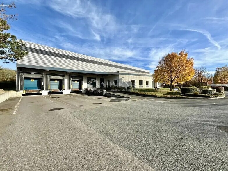 Flex in Lisses for lease - Building Photo - Image 1 of 12