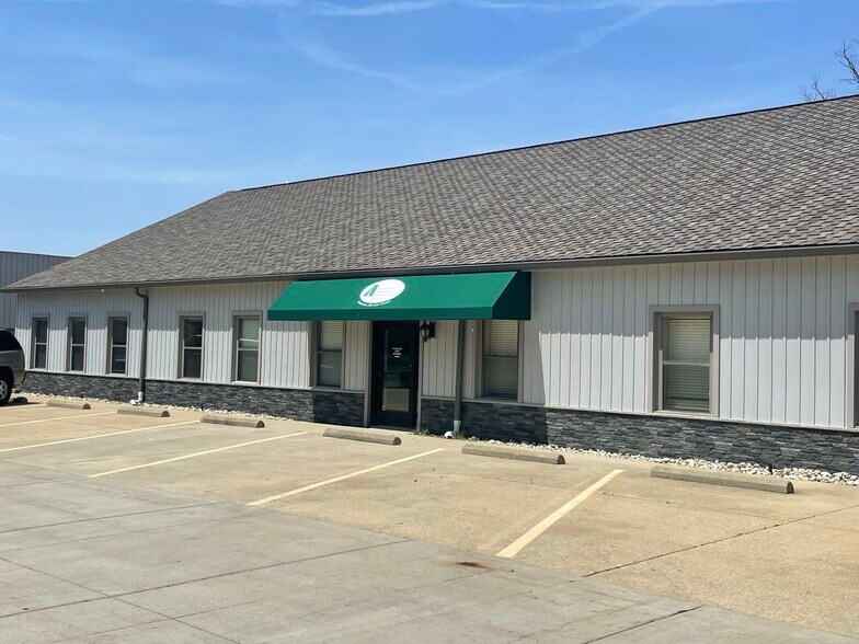 5855 Chandler Ct, Westerville, OH 43082