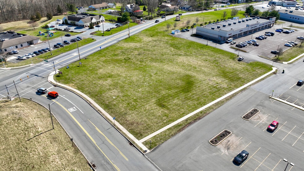 190 Old Swede Rd, Douglassville, PA for lease - Building Photo - Image 3 of 4