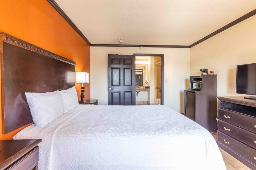 8217 S I-35 Service Rd, Oklahoma City, OK for sale - Interior Photo - Image 3 of 16