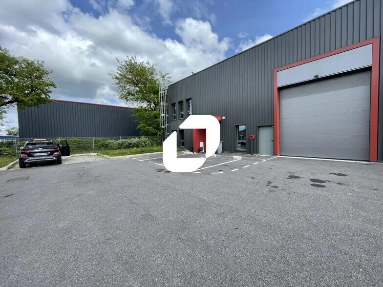 Office in Chassieu for lease - Building Photo - Image 2 of 82