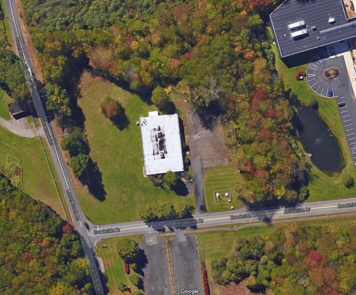 5 Brookside Dr, Middlefield, CT 06455