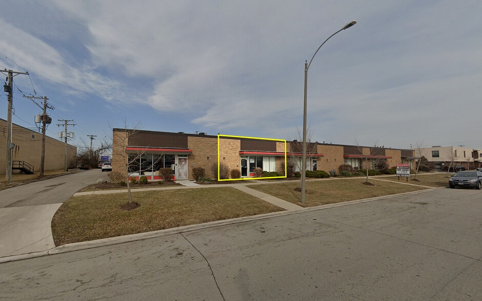694-704 N Larch Ave, Elmhurst, IL for lease - Building Photo - Image 1 of 4