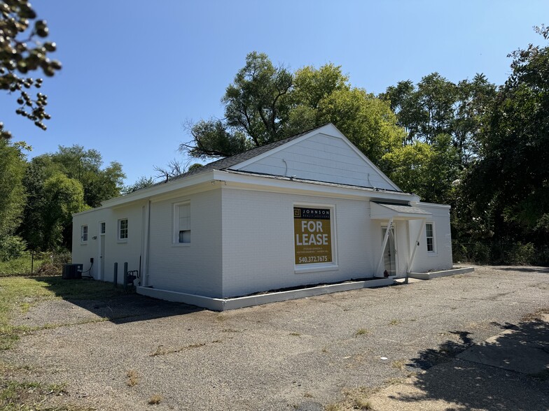 2105 Princess Anne St, Fredericksburg, VA for lease - Building Photo - Image 1 of 4