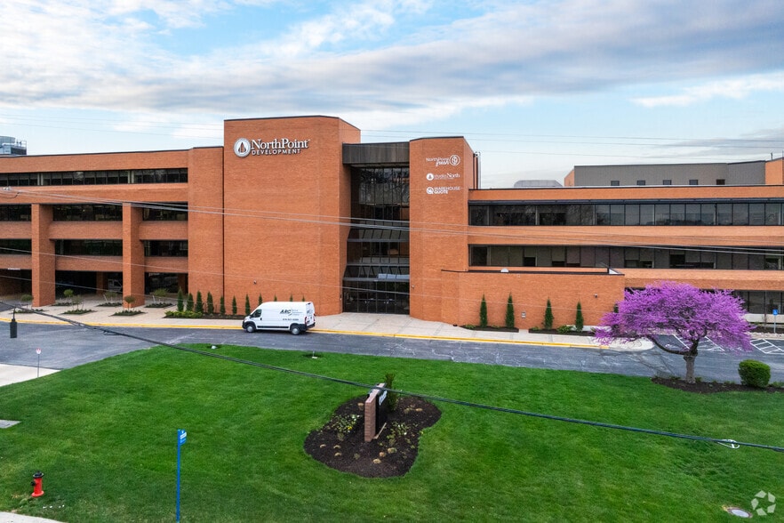 3315 N Oak Tfwy, Kansas City, MO for lease - Building Photo - Image 2 of 10