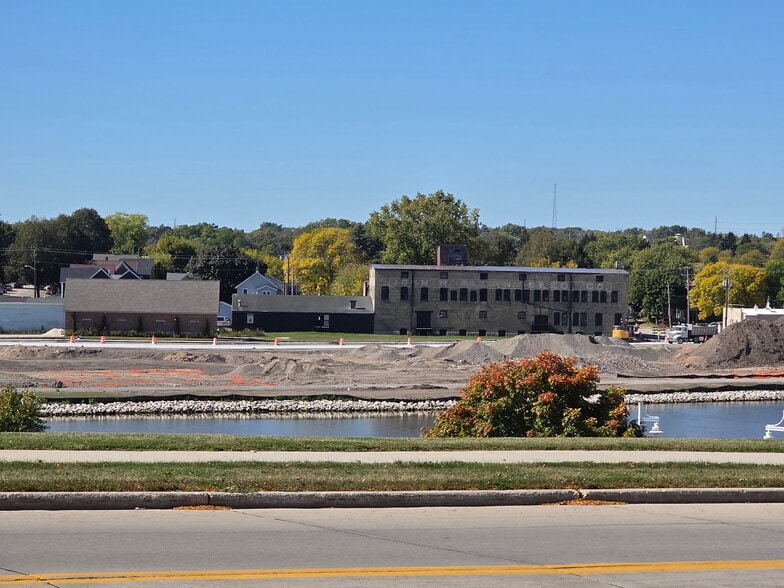 1223 New York Ave, Sheboygan, WI for sale - Building Photo - Image 2 of 45