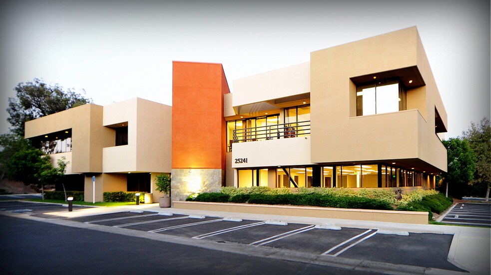 25241 Paseo De Alicia, Laguna Hills, CA for lease - Primary Photo - Image 1 of 12