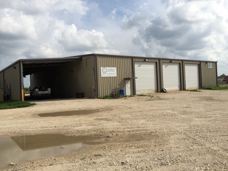 2624 Highway 72, Three Rivers, TX for lease - Building Photo - Image 2 of 19