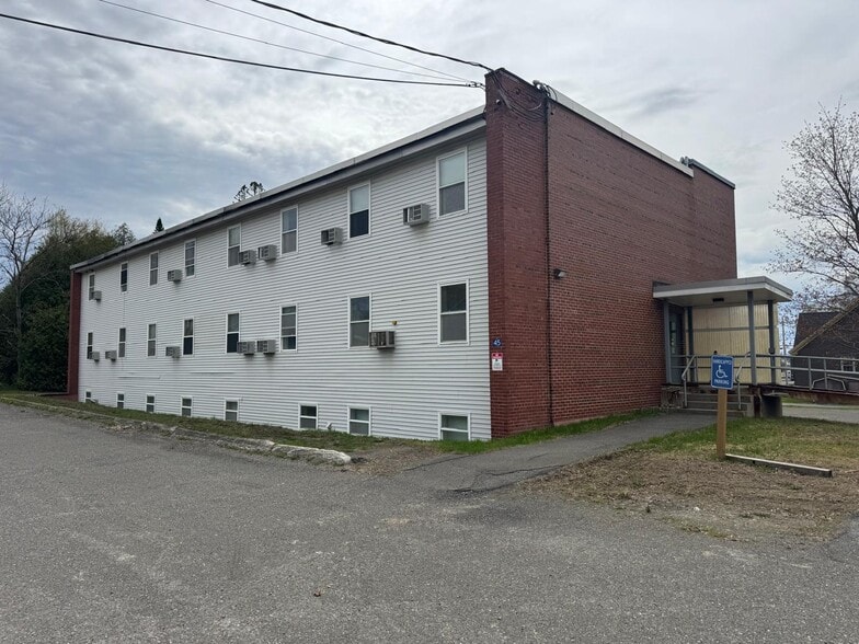 45 School St, Houlton, ME for lease - Building Photo - Image 2 of 16