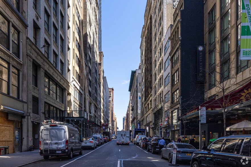 34 W 36th St, New York, NY for lease - Building Photo - Image 3 of 4