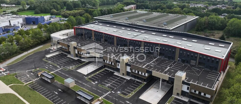 Flex in Élancourt for lease - Aerial - Image 1 of 5