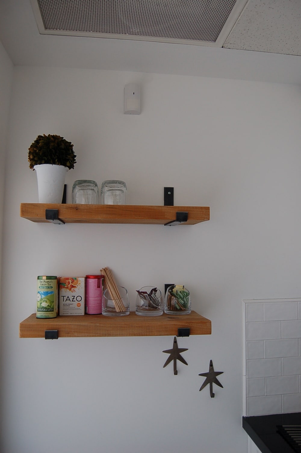 23300 Ventura Blvd, Woodland Hills, CA for lease Interior Photo- Image 1 of 14