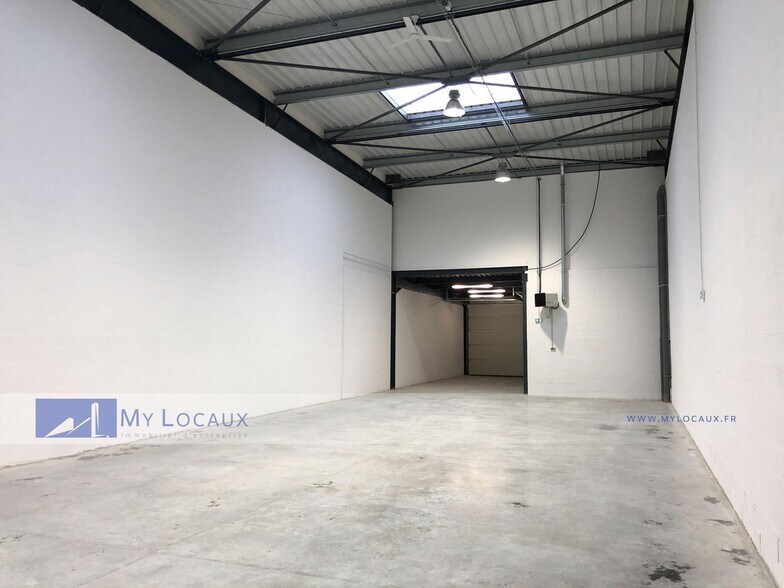 Flex in FRÉPILLON for lease - Interior Photo - Image 3 of 7