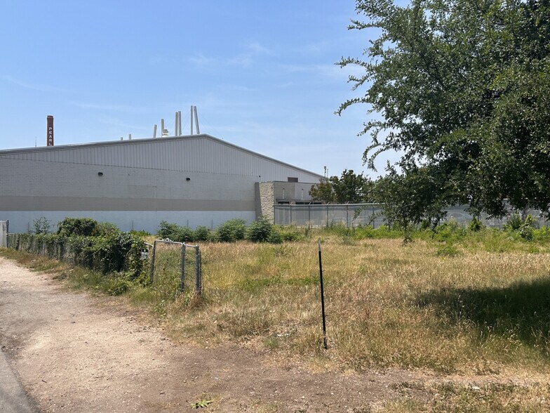 216 E Josephine St, San Antonio, TX for lease - Building Photo - Image 3 of 5