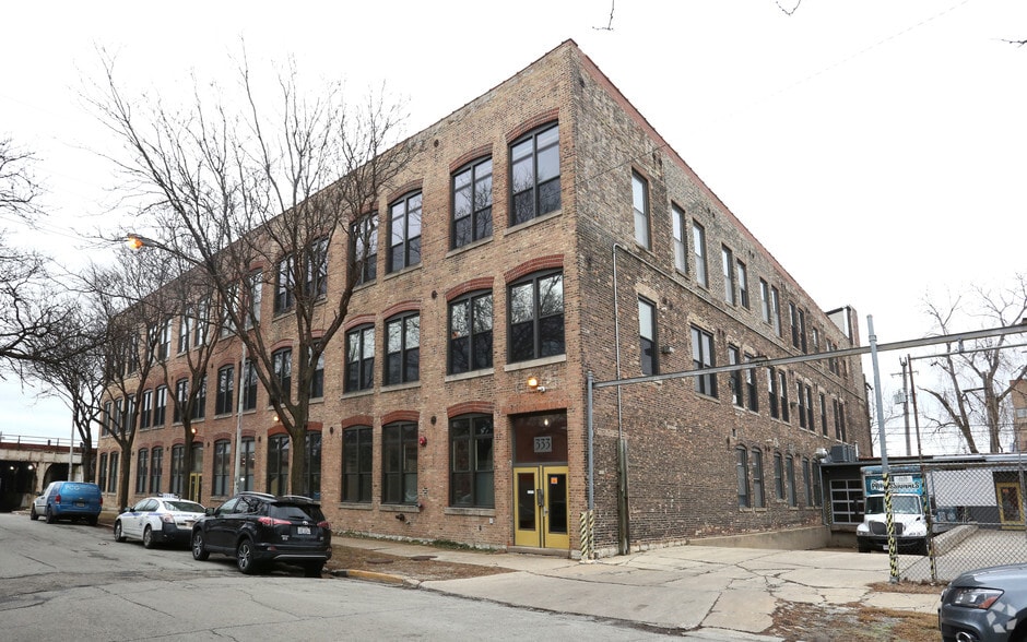 333 N Oakley Blvd, Chicago, IL for lease - Building Photo - Image 1 of 9