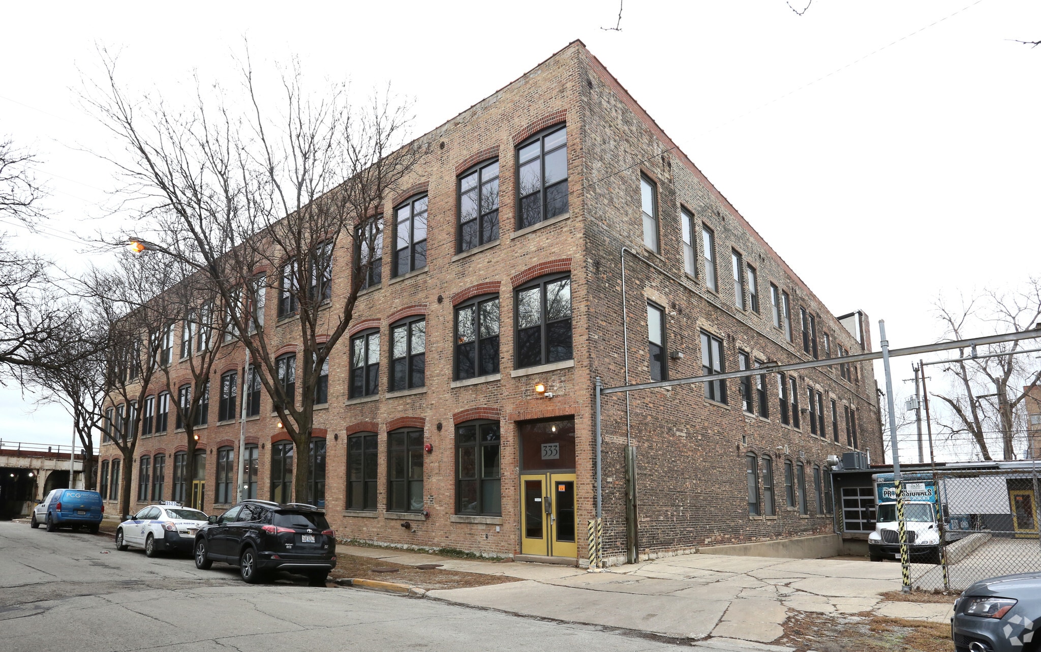 333 N Oakley Blvd, Chicago, IL for lease Building Photo- Image 1 of 10