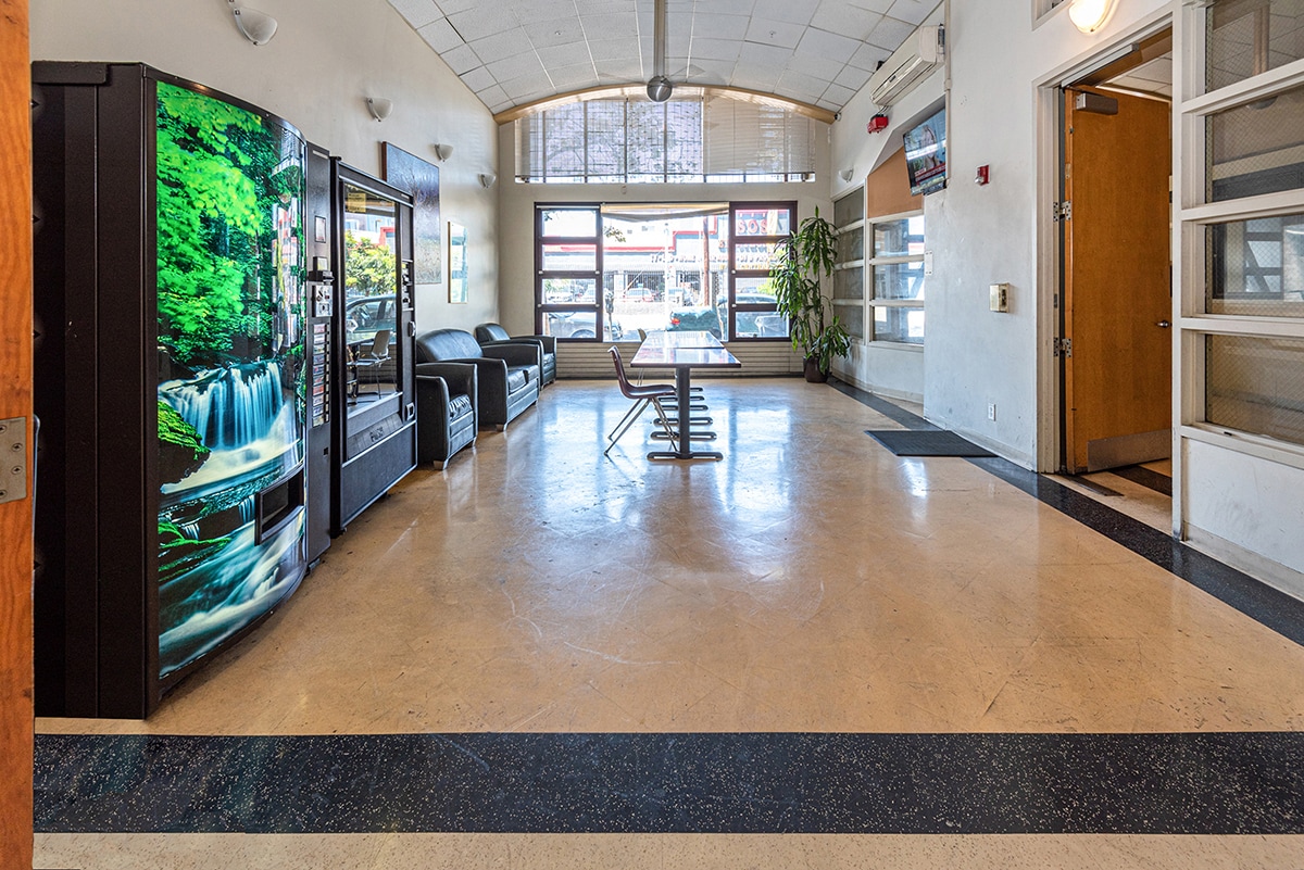 676 S Central Ave, Los Angeles, CA 90021 Produce Hotel Apartments