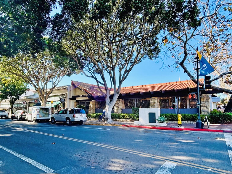 Multi-Tenant Retail Building For Sale portfolio of 2 properties for sale on LoopNet.com - Building Photo - Image 2 of 14