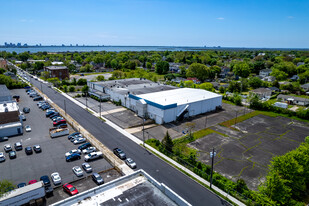 Multi-Tenant Flex Warehouse w/High Ceilings - Warehouse