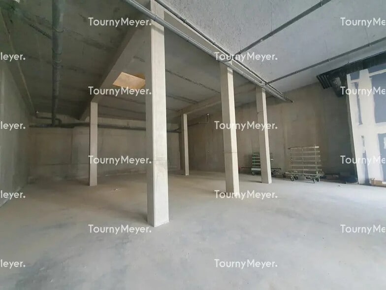 Flex in Bordeaux for sale - Interior Photo - Image 3 of 7